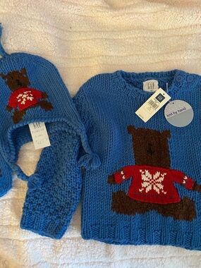 NEW - Baby Gap Sweater, Hat & Mitten Set